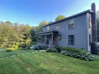 Private and cozy ski chalet w/hot tub & fireplace - four mountains w/in 30 mins. Hotels in Peru