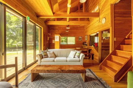 A Calm House in the Woods Отели рядом со станцией JR Takaku station