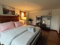 Charming 3-bedroom house in the heart of beautiful Bristol with WiFi, AC Hotels in Bristol