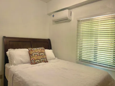 Pedros Heights: Charming 2-bedroom villa with AC and WiFi in serene Adacao