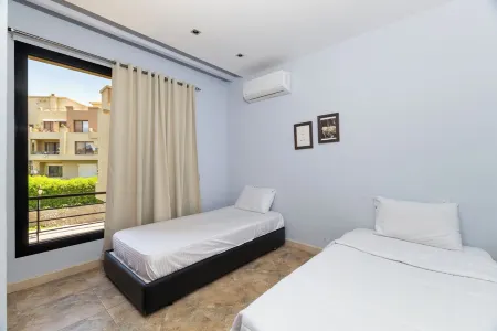 2-bedroom apartment with AC, WiFi in casa compound-sheikh zayed Отели рядом с достопримечательностью «St.Samual Church - El Sheikh Zayed City»