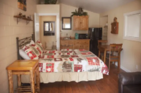 Cozy Studio Cabin with Kitchenette - Walk to Downtown Columbia Falls!