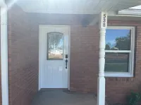 Refurnished and spacious 4 bedroom house, Sleeps 8!