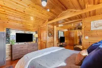 Cozy cabin in charming Saint Regis with AC, Wi-Fi fishing shopping and much more