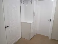 Charming 1-bedroom villa in serene Shkoder with WiFi, AC and Garden view. فنادق في 