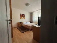 Charming 2-bedroom apartment with WiFi, AC in delightful Constanta - TOMIS فنادق في 