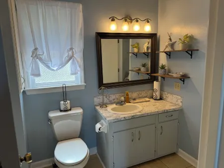 Lakeside Charming 2-bedroom house in lovely Santee with AC, WiFi