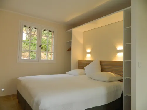 Vacation apartment with large pool in the hills of the bay of St. Tropez