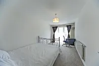 Lovely 2-bedroom apartment close to local ponds