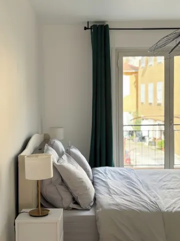 Luxury air-conditioned apartment, balcony & parking lot