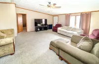 Quiet Farm setting surrounded hundreds of acres of fields. Workers welcome.