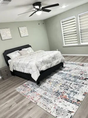 Nestled Cozy 4-bedroom house with Loft, Pergola, WiFi, AC in enjoyable Spring