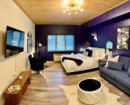 Freshly Remodeled Keystone Studio, Heated Pool, Hot tub, Walk to Gondola!