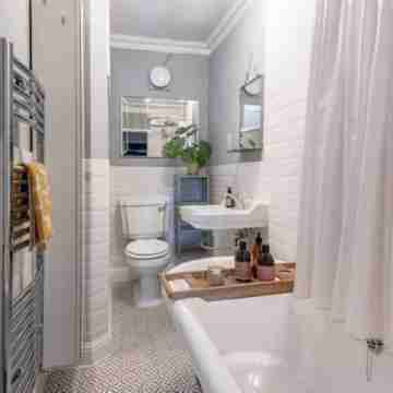 Beautiful apartment in Bath Rooms