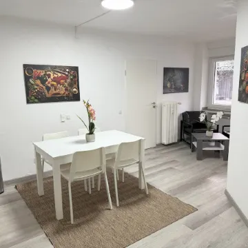 #1 Top room: central & comfortable, shared bathroom