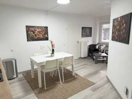 #1 Top room: central & comfortable, shared bathroom