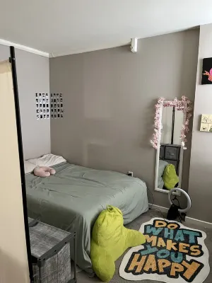 Listing is not available. Vrbo won't allow me to remove listing please dont book