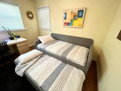 Tranquil three bedroom SpaHome in central St. Louis. Hotels near University City Dog Park (Membership Only)