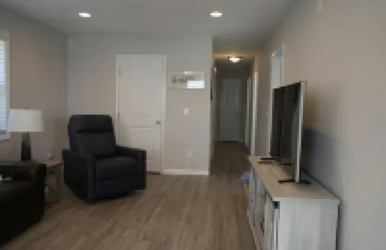 Charming 2-bedroom cottage on one level in delightful Carolina Beach