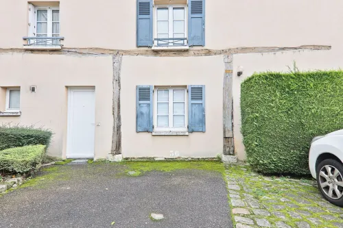 Évasion Urbaine : Studio Cosy à Deux Pas de la Nature Hotels in Etampes