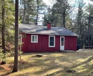 Island Getaway! Nestled in the woods with easy access to sandy beach