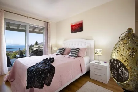 Magical view, private pool, stylish