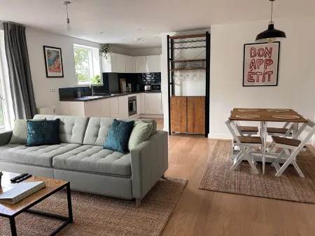 Lovely one bed apartment in Bracknell with additional sofa bed. Отели в г. Бракнелл