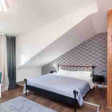 Trendy loft nearby Charles Bridge Rooms