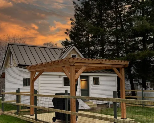 Cozy Cabin with Modern Amenities. Pet Friendly! Hot Tub! Hotels in Kingfield