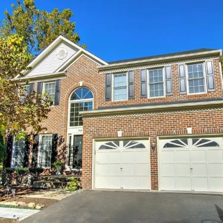 Elegant Executive Stay Near Dulles Airport - Private Office & Entrance