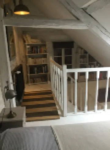 Duplex studio with small garden at the foot of the château