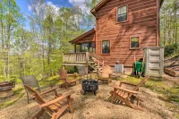 Cozy Hiawassee Cabin w/ Fire Pit & Mtn Views! - parking