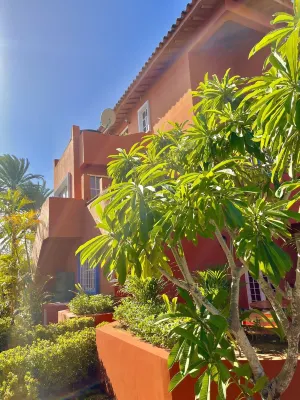 Stay at Casa Carnaval walking distance to Playa Moreno فنادق في 