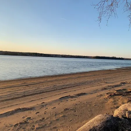 3 bdrm fully furnished cottage near the beach