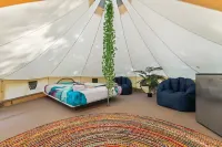 RRG Luxury Glamping Tent– Cozy Winter Retreat with Fire Pit & Hot-tub