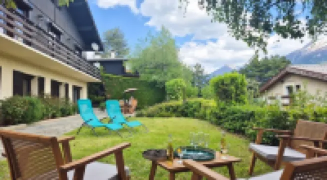 Welcoming chalet for 10/12 people in a quiet area close to the town center 昂布蘭酒店