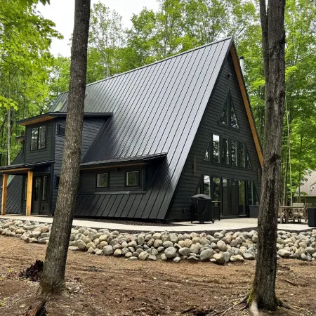Scenic 3-bedroom Aframe with WiFi and AC on Three Lakes Chain