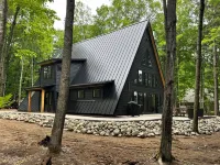 Scenic 3-bedroom Aframe with WiFi and AC on Three Lakes Chain