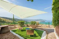 House with sea view, with equipped garden, private parking, pets allowed