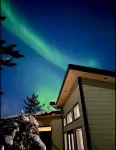 Cozy Northern lights retreat in Niven Lake w/ stunning lake views Hotel a 