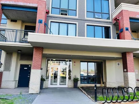 Full Apartment at Train Station Отели рядом с достопримечательностью «Pearle Vision»