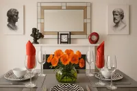 7 Bed Holiday Home+WiFi+free Private Parking.Closest to football Ground+Downtown