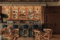 Tau House - bar