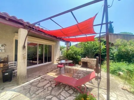 Renovated house, elegant and central Отели в г. Истр