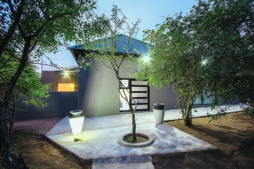 Charming 2-bedroom villa with WiFi, AC in tranquil Marloth Park