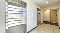 Comfortable King Bed Waikiki Studio 2 mins walk to Beach with WiFi & AC