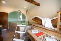 Apartment with heated pool inside, 10 min from the sea, Pet Friendly