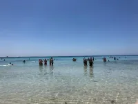 House with large garden - 2 min from the beach! فنادق في توري لابيلو