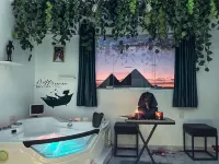 Pyramids Icon with pyramids view