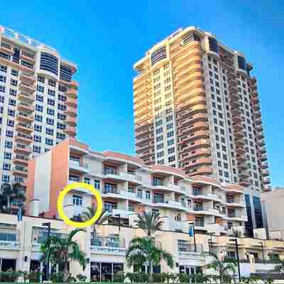 One Woodbrook Place Convenient Condo with a City View Hotel Exterior